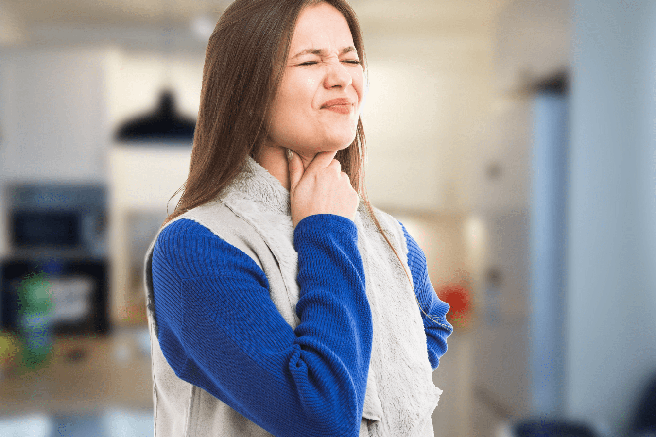 como aliviar el dolor de garganta al tragar durante el coronavirus